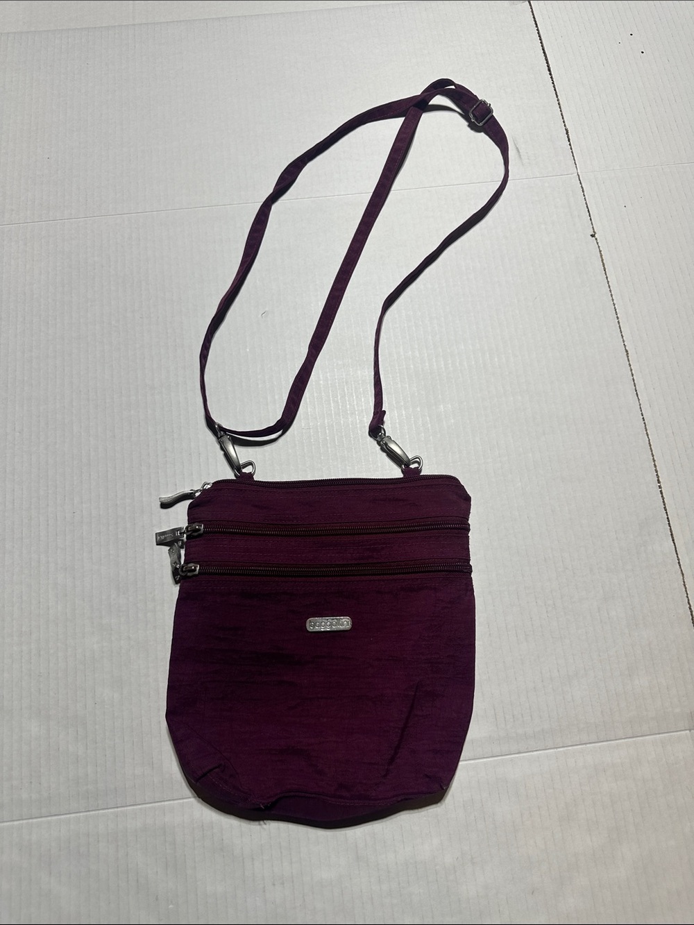 Baggallini Crossbody Shoulder Bag in Deep Plum & yellow w multiple zippers clasp